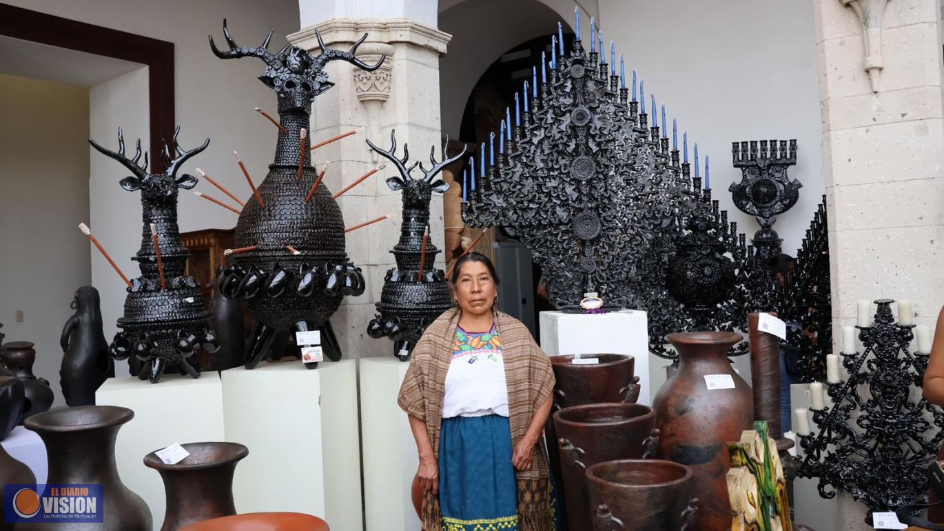 Con un candelabro de 25 velas Esperanza Ceja ganó en Concurso Artesanal de Uruapan