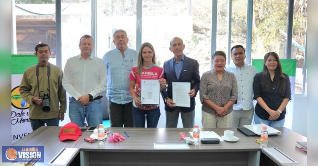 Daniela De Los Santos Firma Compromiso por el Medio Ambiente y el Agua en Morelia