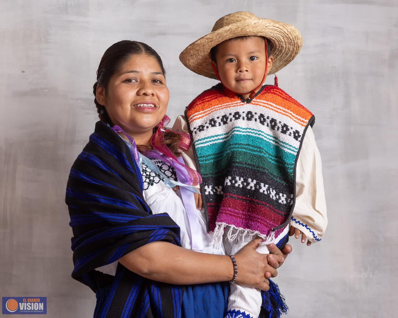 Tianguis Artesanal de Domingo de Ramos se viste de tradición con la Muestra de Indumentaria