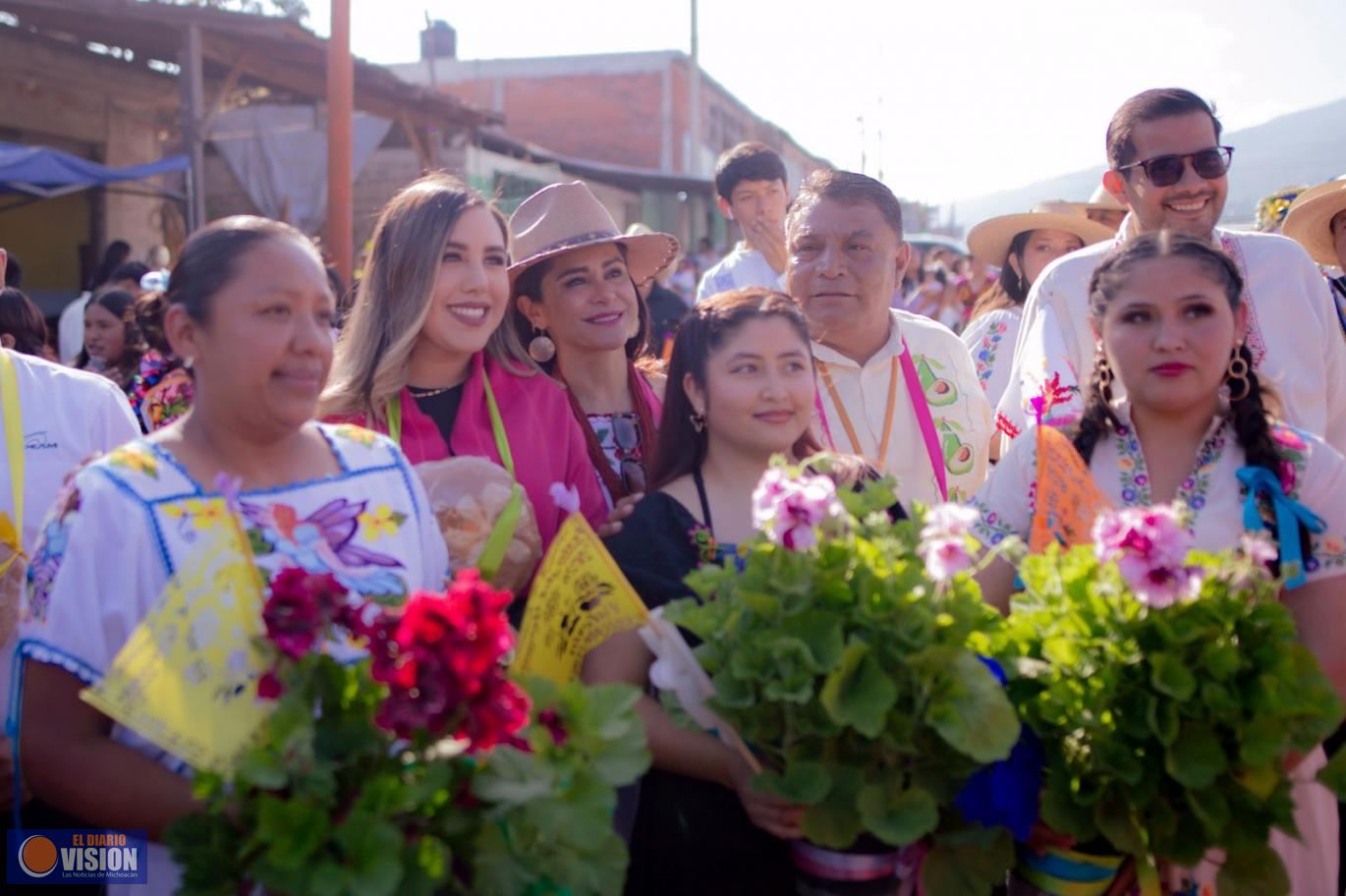 Santa Clara del Cobre fortalece su identidad en la Feria del Geranio en Tingambato: Dayana Pérez