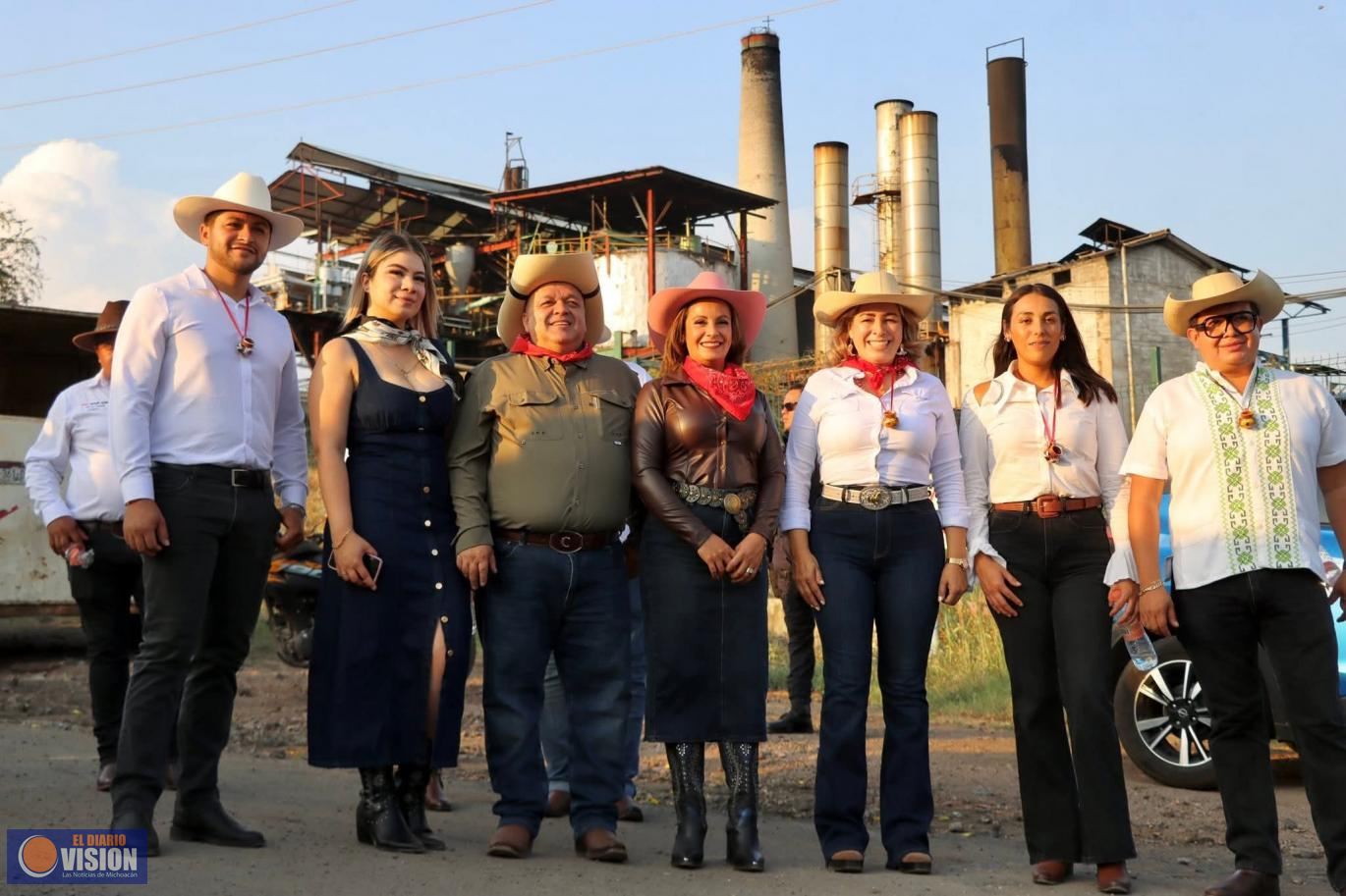 Asiste Graciela Hernández Arreola al arranque de la 4ª Feria de la Caña en la tenencia de Pedernales