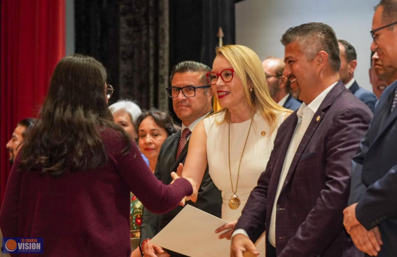 Egresados Nicolaitas competitivos a nivel nacional; recibirán premio a la Excelencia EGEL 