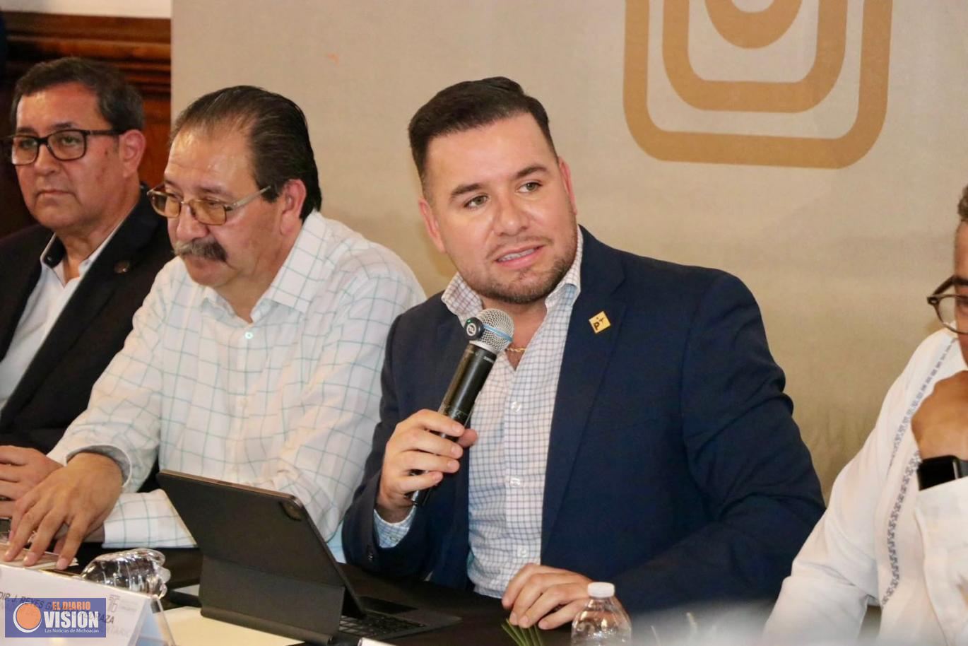 Respalda Reyes Galindo a productores artesanales de mezcal en Michoacán