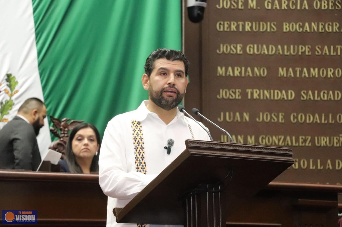 Octavio Ocampo plantea licencias parentales y sistemas de cuidados para madres trabajadoras 