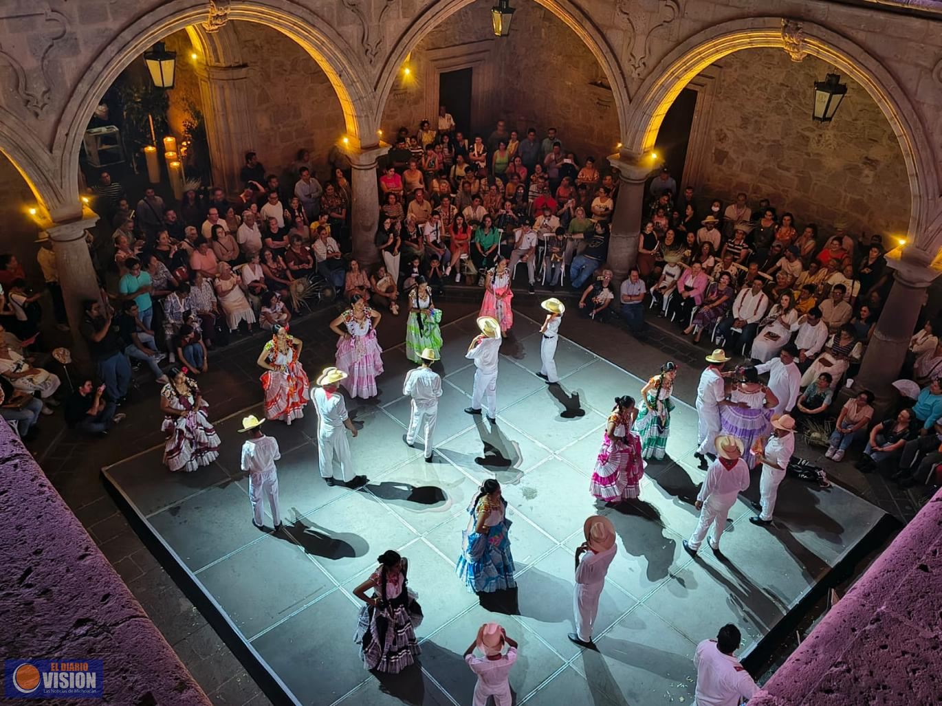 Palacio Municipal brilló con el folclor, la música y la tradición de “La Guelaguetza