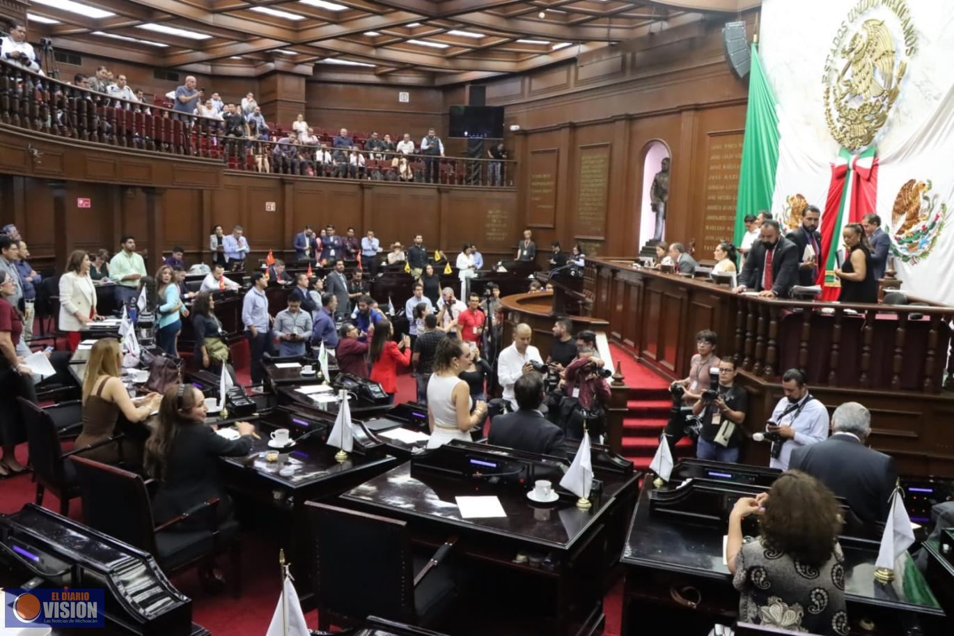 Congreso del Estado prohíbe a escuelas condicionar adquisición de uniformes, útiles o materiales 
