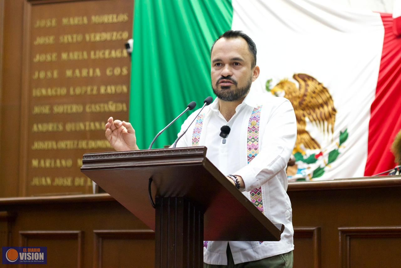 Hugo Rangel impulsa reforma para modernizar taxis