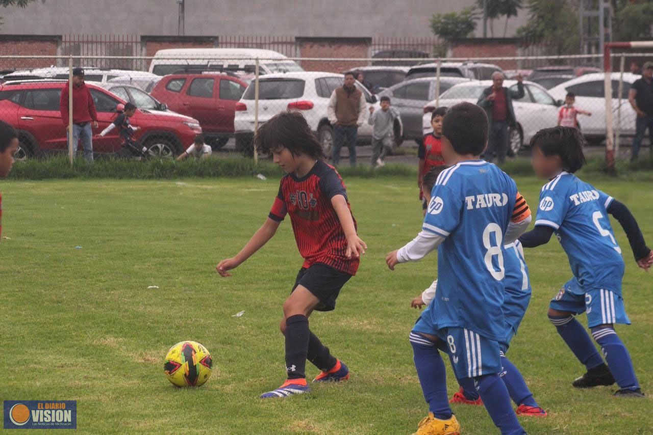 Equipo infantil de la UMSNH, subcampeones de la categoría Mini-Ponys de la Liga Municipal 