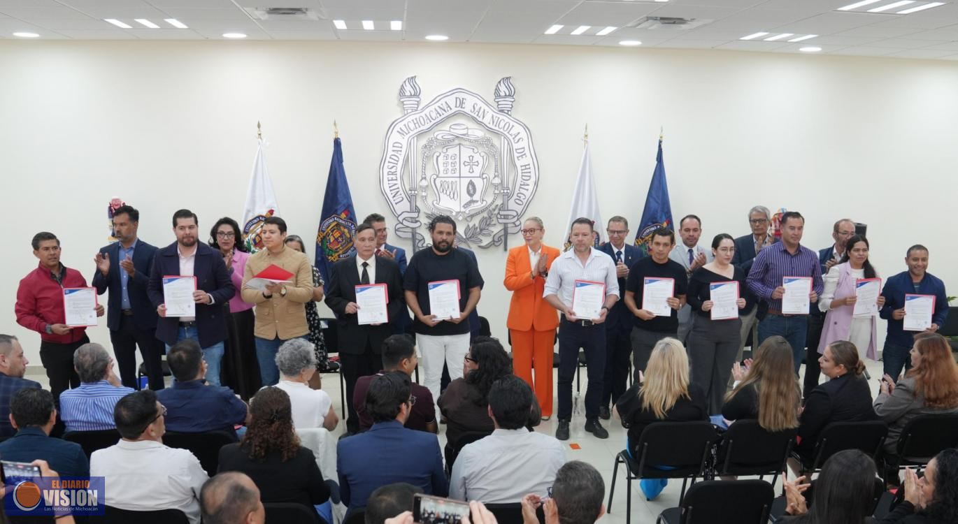 Se hace justicia laboral a docentes nicolaitas; Yarabí Ávila entrega nombramientos definitivos 