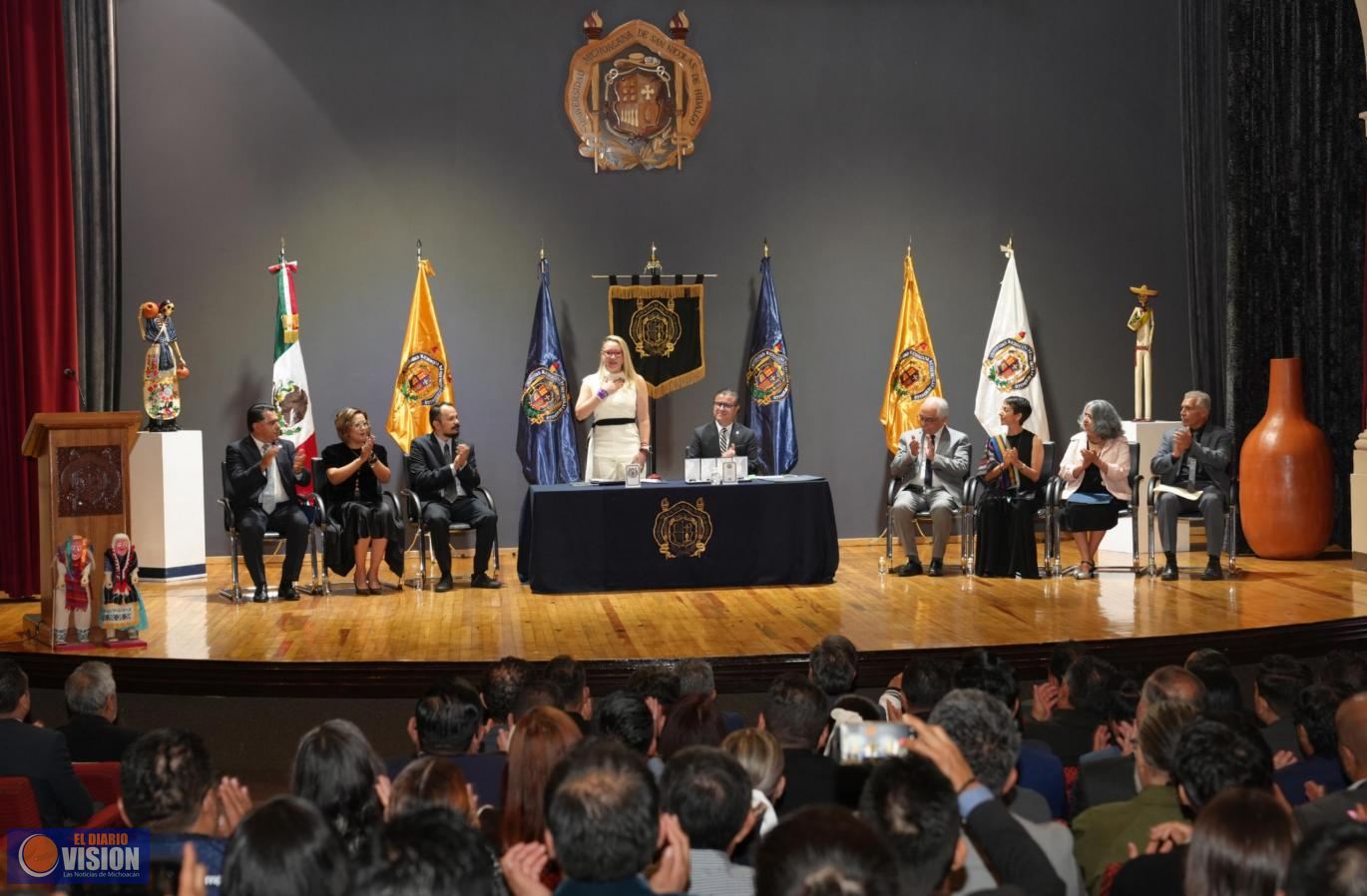 Nicolaitas ejemplares reciben Presea 