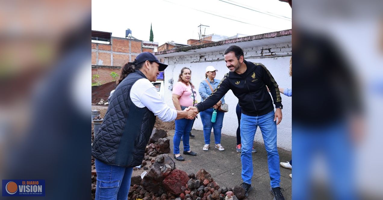 Yankel Benítez supervisa pavimentación en colonia Arboledas