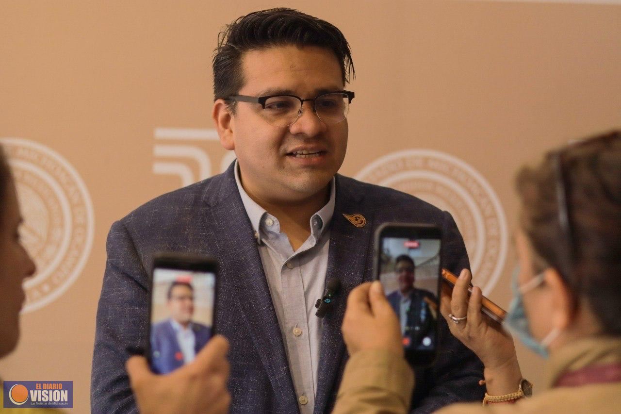 Los papás también deben tener  licencia por paternidad: Toño Carreño, tras presentar acuerdo