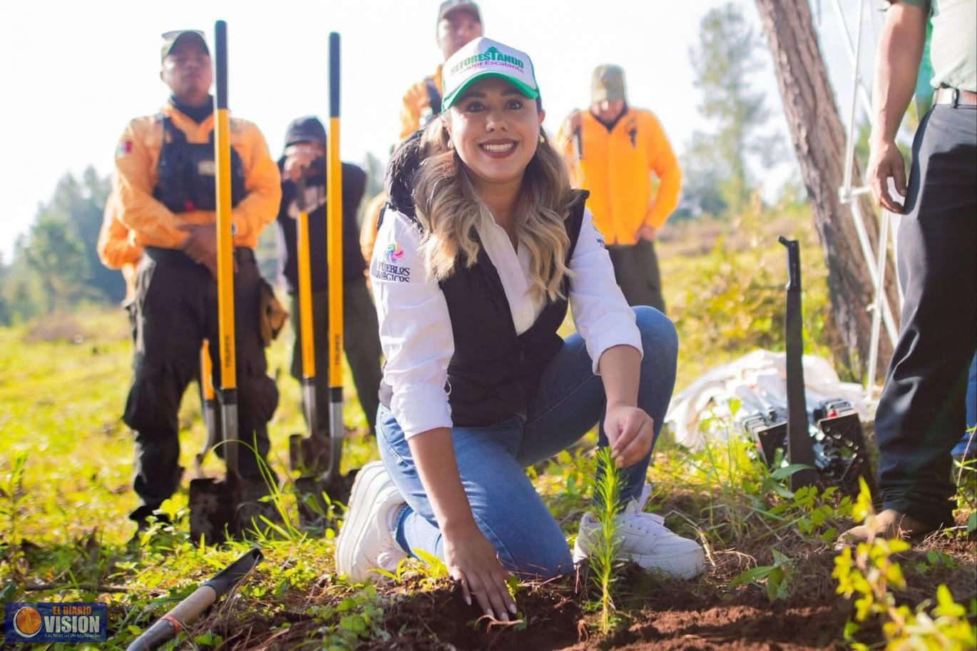 Dayana Pérez encabeza el arranque de la campaña de reforestación 