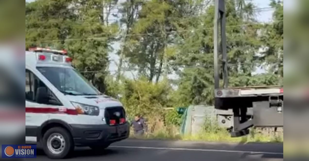 Volcadura de autobús deja 11 personas lesionadas