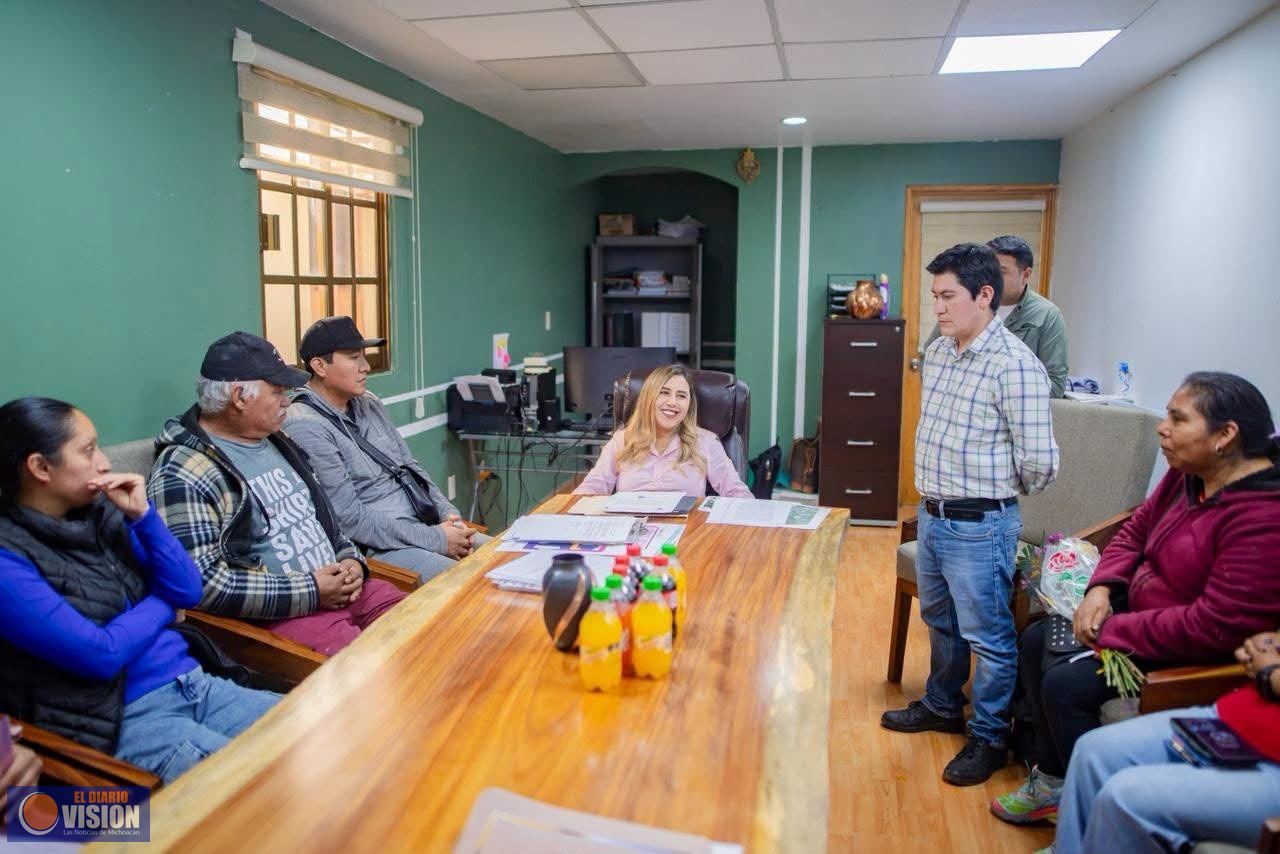 Dayana Pérez fortalece acciones para brindar certeza jurídica a familias de Santa Clara del Cobre