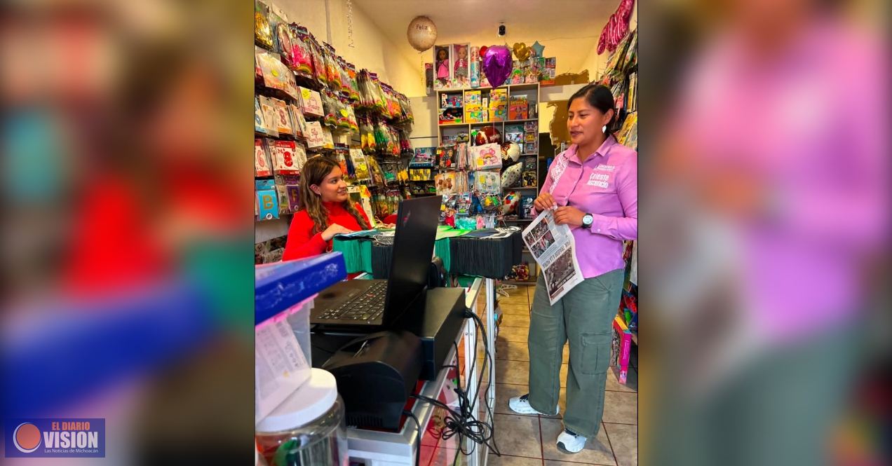 Celeste Ascencio lleva Regeneración casa por casa