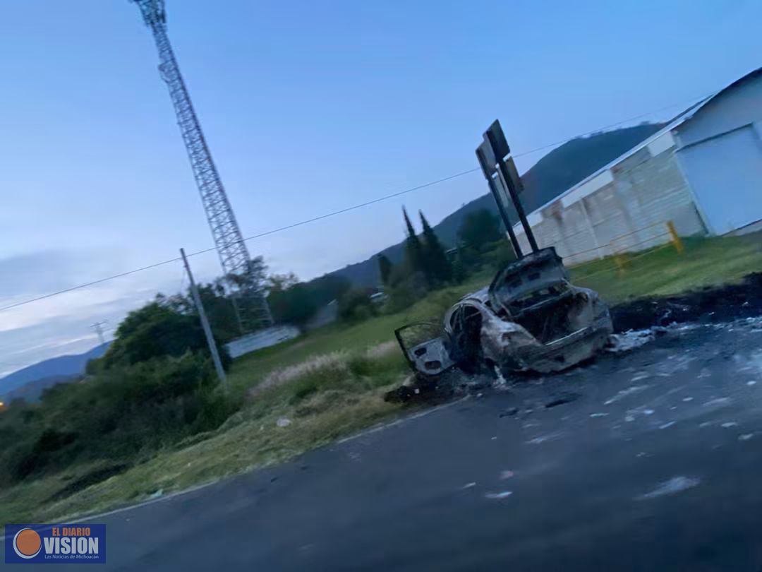 Grupos antagónicos se enfrentan a tiros y queman tres vehículos
