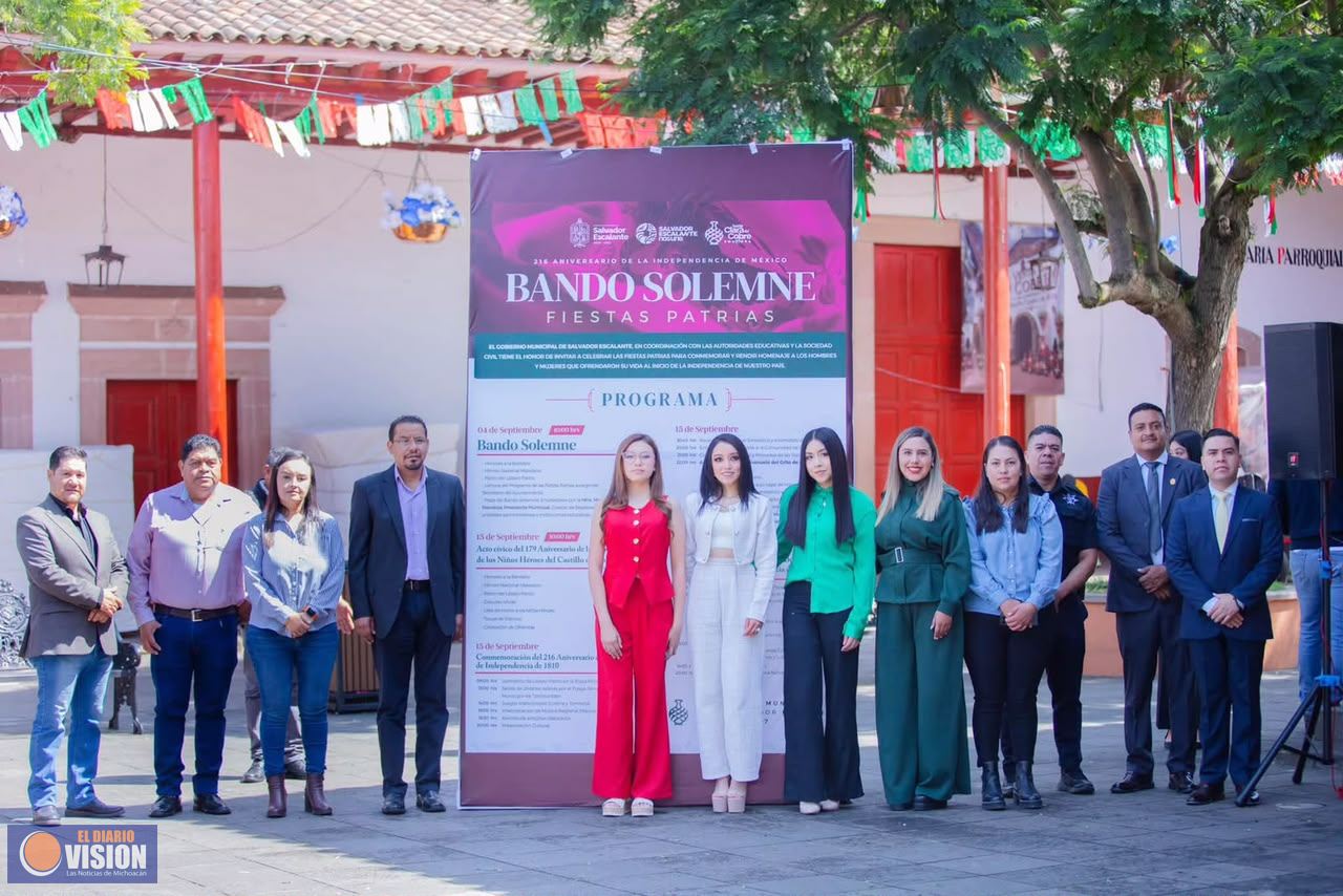Dayana Pérez encabeza el inicio de las Fiestas Patrias en Salvador Escalante