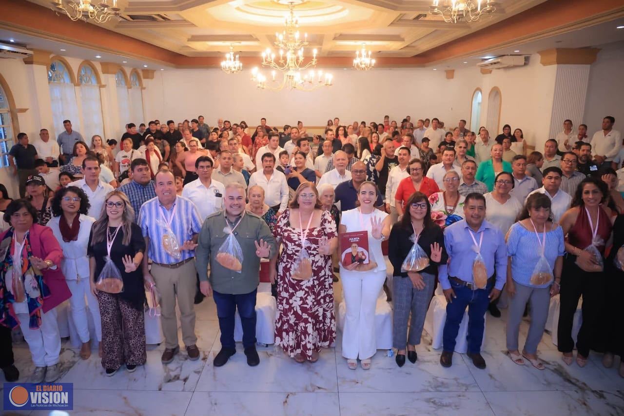 Rinde Julieta García Zepeda informe de actividades legislativas en Lázaro Cárdenas