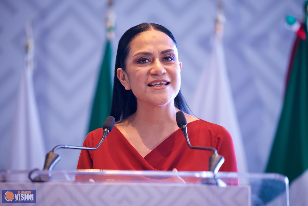 Ariadna Montiel Reyes, presenta al Coordinador en Michoacán
