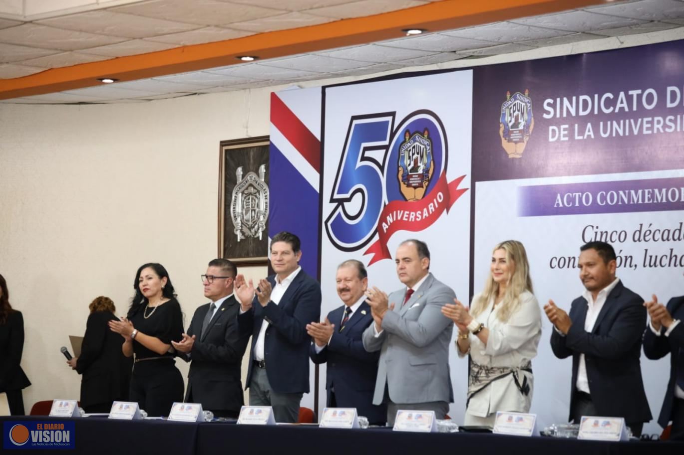 Alfonso Martínez reconoce a profesores del SPUM en su 50 aniversario