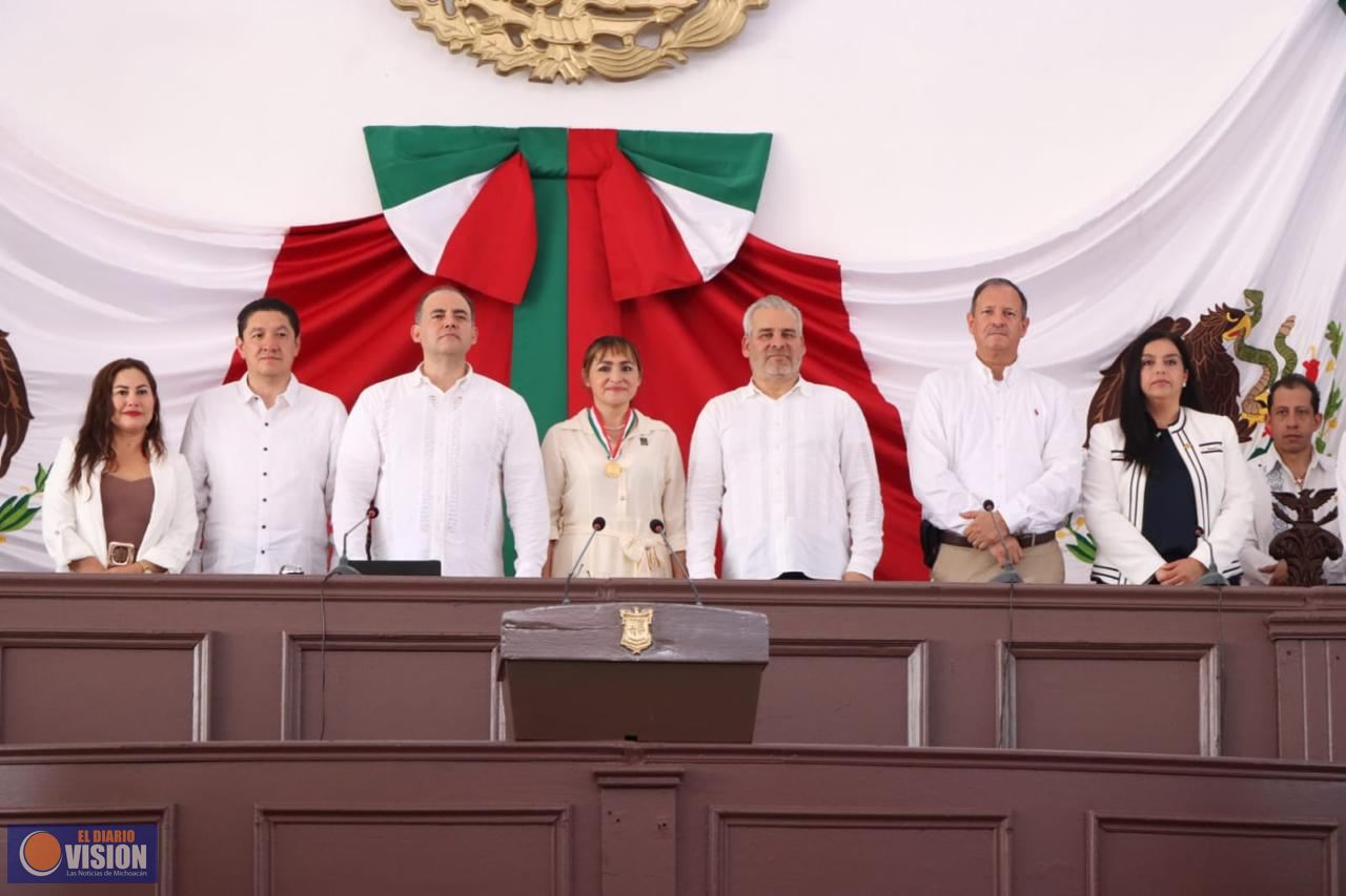 El Congreso entrega Condecoracion 