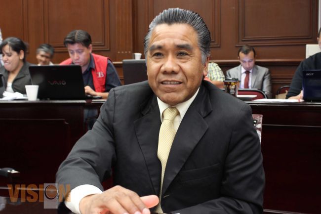 Exhorta Eleazar Aparicio traducir a lenguas indígenas la información pública en Michoacán