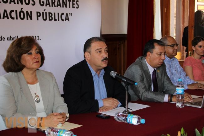 La transparencia es el hilo conductor de la democracia:  Miguel Castillo Martínez