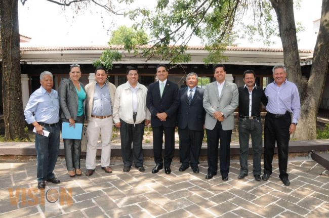 Se reúne el gobernador Jesús Reyna con diputados federales perredistas 