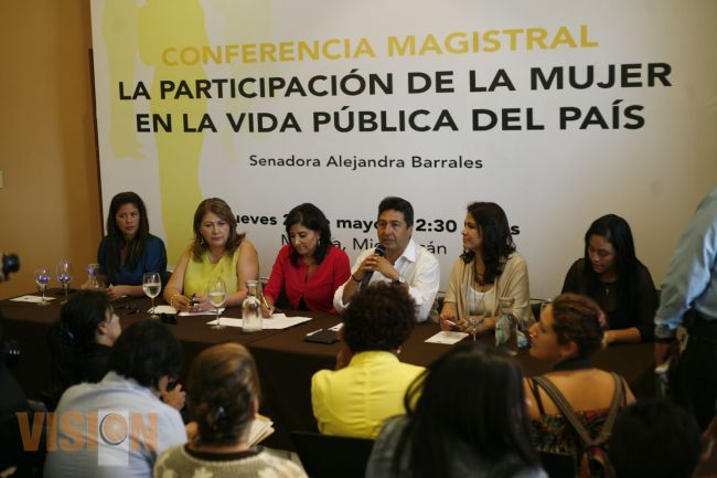 Celebra Conferencia Magistral la Senadora Alejandra Barrales.