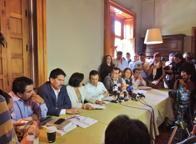 Diputados del PRD exigen un alto al 