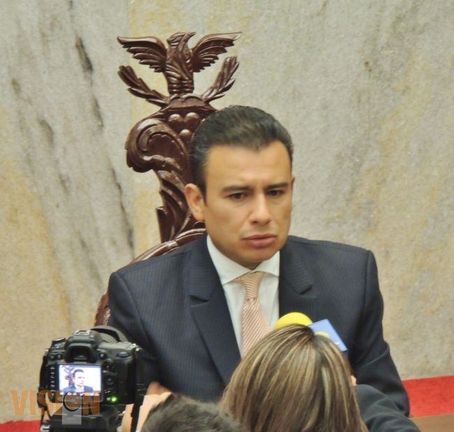 Sin impedimento Jesús Reyna para repetir como Gobernador Interino: Fidel Calderón Torreblanca.
