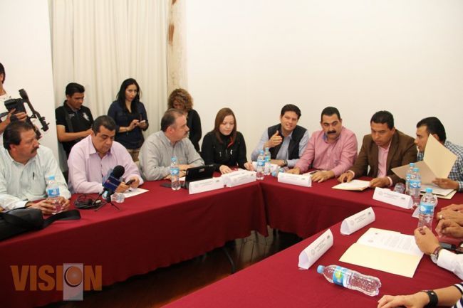 Avalan Comisiones Solicitud de Licencia de Fausto Vallejo