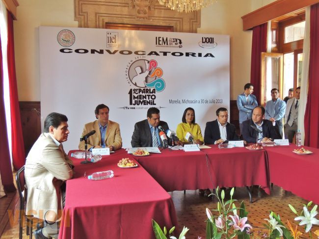 Convocan al 1er. Parlamento Juvenil, Michoacán 2013.