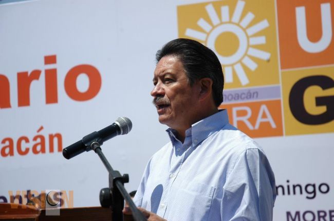 Visita Carlos Navarrete a las estructuras del PRD de Michoacán.