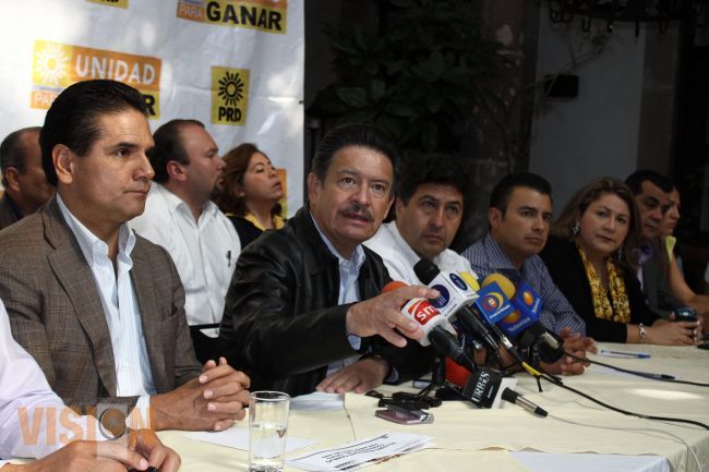 Carlos Navarrete realiza gira de trabajo en Michoacán