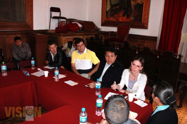 Legisladores reciben a padres de familia de la escuela Niño Artilleros 