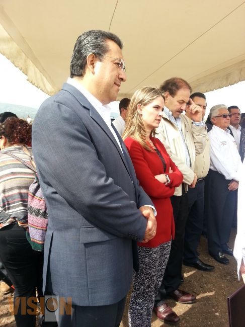 Con acciones y no con discursos se demuestra el apoyo a la identidad: Olivio López
