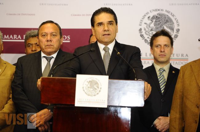 Pide Silvano Aureoles a PGR atraer asesinatos de legisladores en Michoacán y Oaxaca