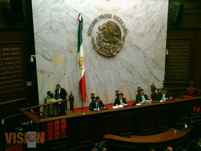 Congreso del Estado oficializa y aprueba regreso de Fausto Vallejo