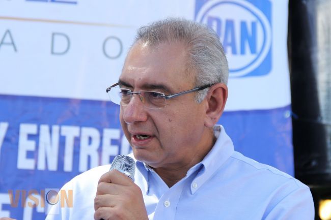 Salvador Vega urge apoyo para productores de nochebuenas en Michoacán