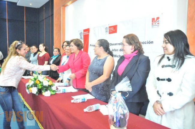 Gobierno del Estado apoyó a jefas de familia de 103 Municipios.