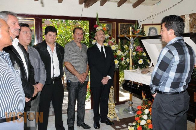Acude FVF a exequias del Alcalde de Tanhuato Gustavo Garibay; se reúne con el cabildo.