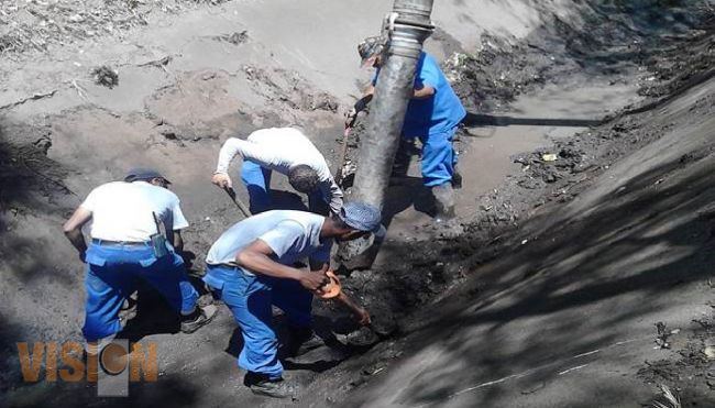Limpieza en el Periférico República.