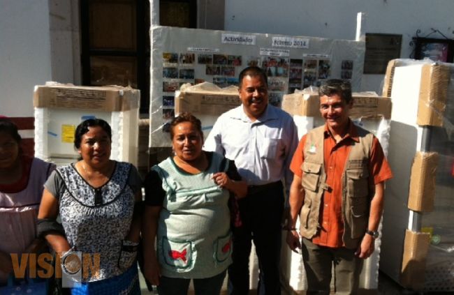 Migrantes de Cuitzeo y Copándaro reciben apoyos para el desarrollo de proyectos. 