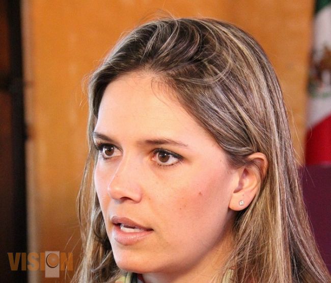 Hacer observaciones a los decretos legislativos, facultad del Gobernador: Daniela de los Santos