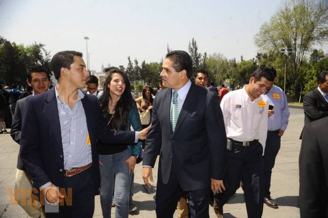 Mi obligación es que los jóvenes tengan las oportunidades que merecen: Silvano Aureoles