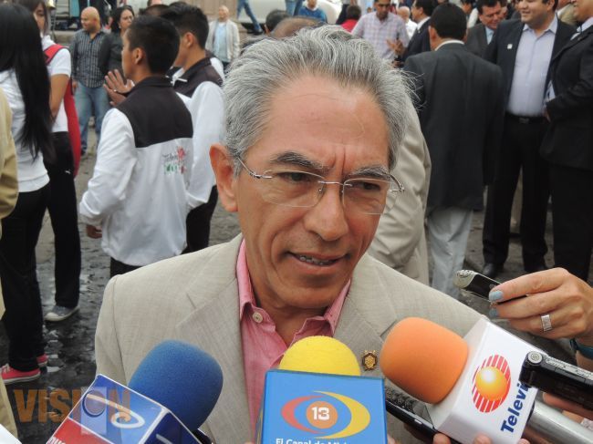 Salvador Jara renuncia a la Rectoria de la UMSNH.