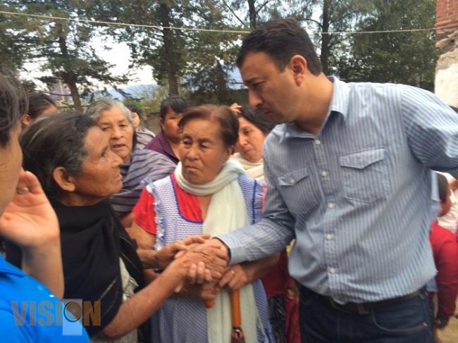 Recorre Francisco Bolaños realiza gira por su distrito y entrega apoyos