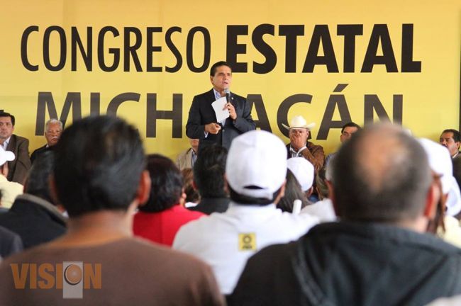 Lanzan a Silvano Aureoles como candidato a Gobernador por Michoacán